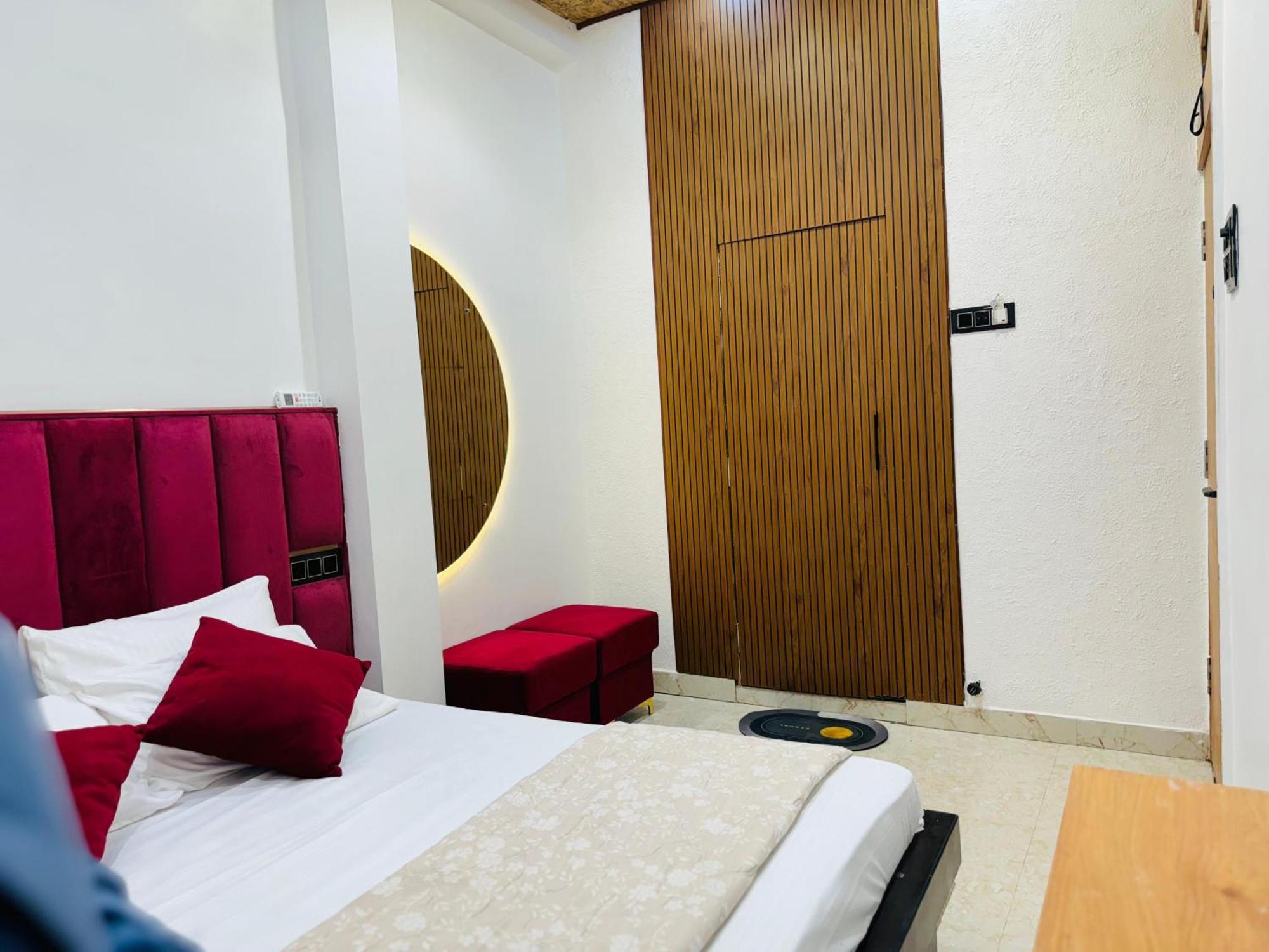 ורנאסי Aura Homestay מראה חיצוני תמונה