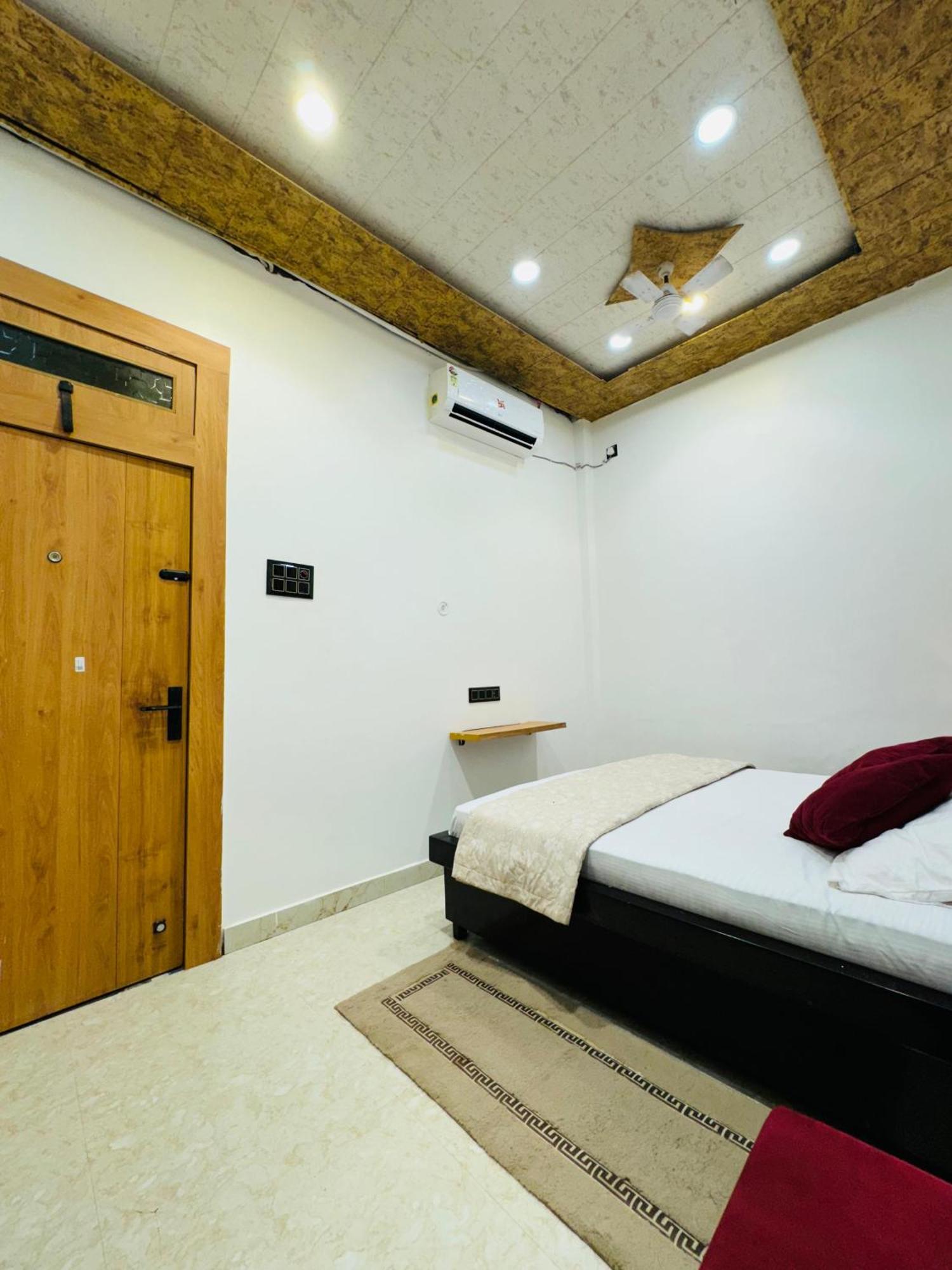 ורנאסי Aura Homestay מראה חיצוני תמונה