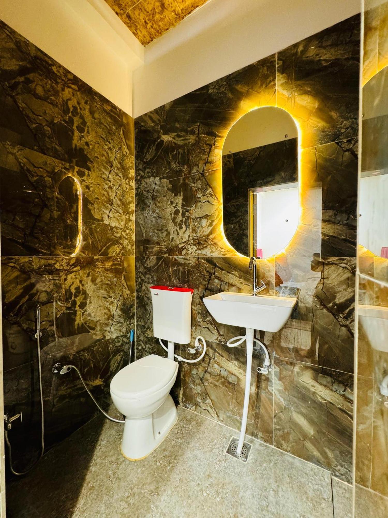 ורנאסי Aura Homestay מראה חיצוני תמונה